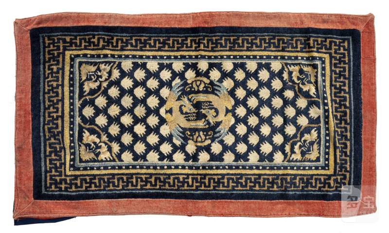 Small rug with phoenix medaillon